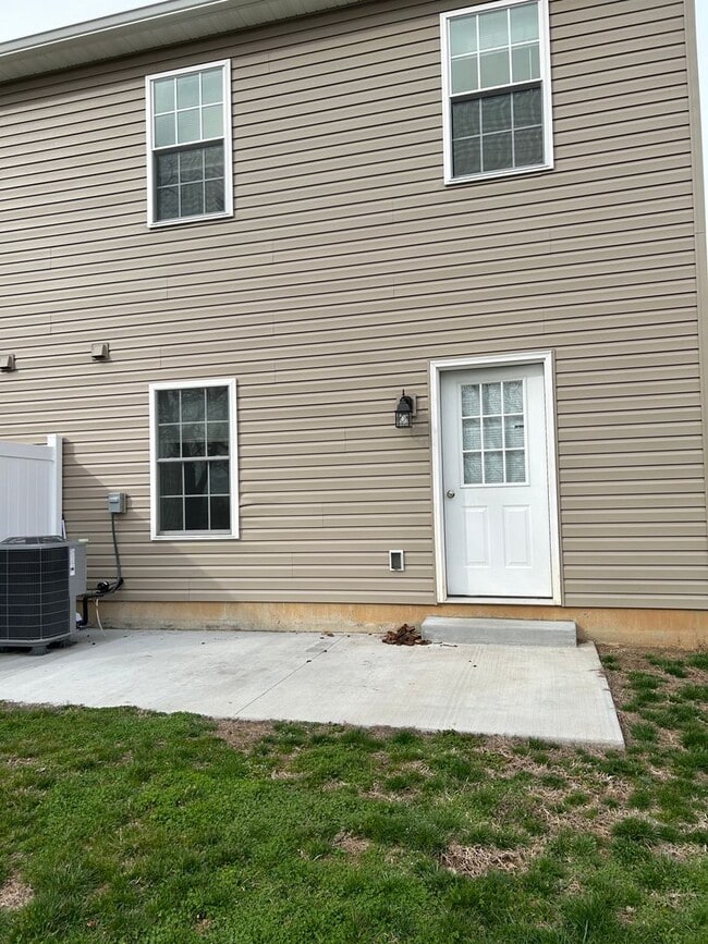 Photo - Like new 3 bedroom 2.5 bath townhouse