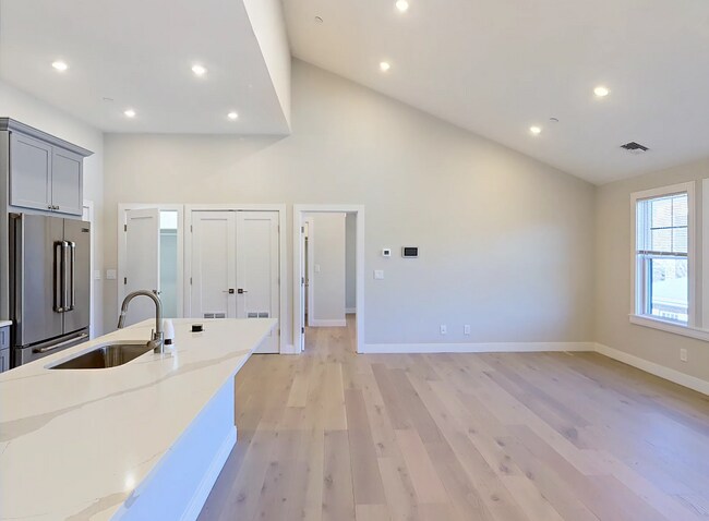 Photo - 26 Cummins Hwy Unit #32 - 2