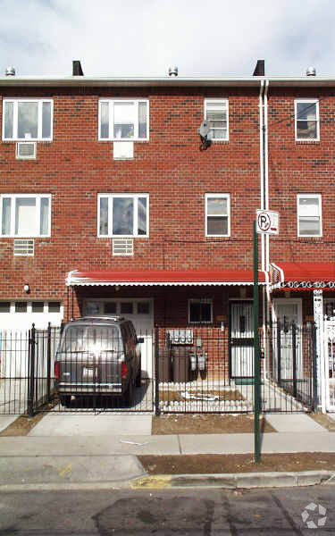 Photo - 2227 Newbold Ave Apartments