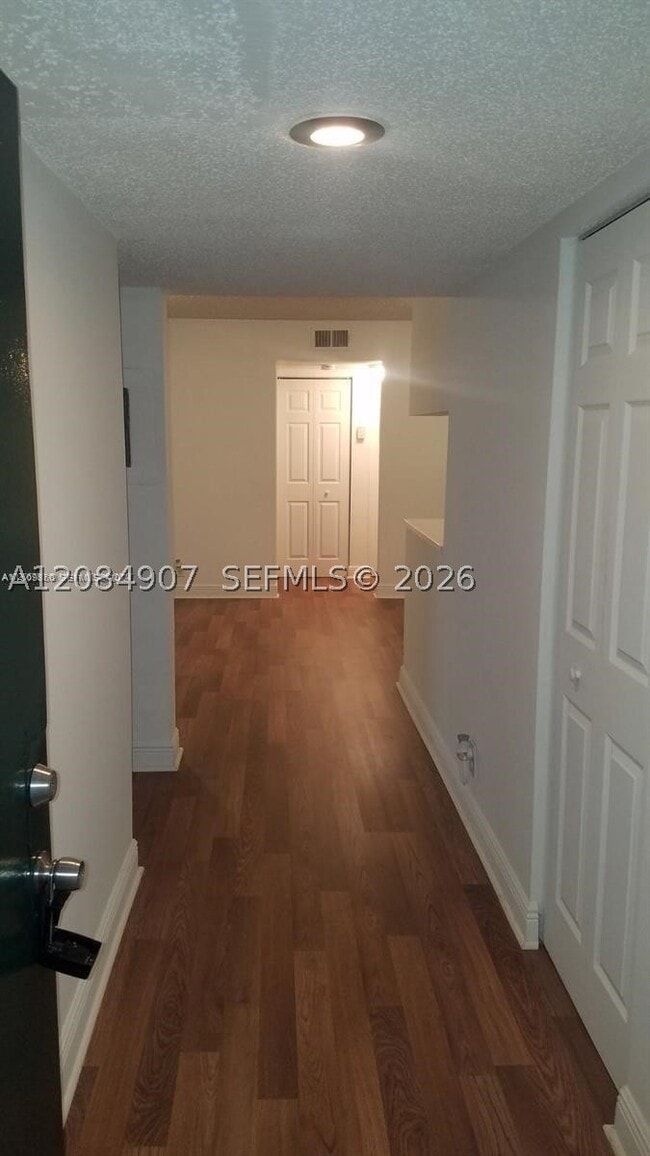 Building Photo - 5628 Rock Island Rd Unit 180