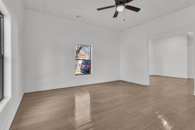 Photo - 614 S Grand Ave