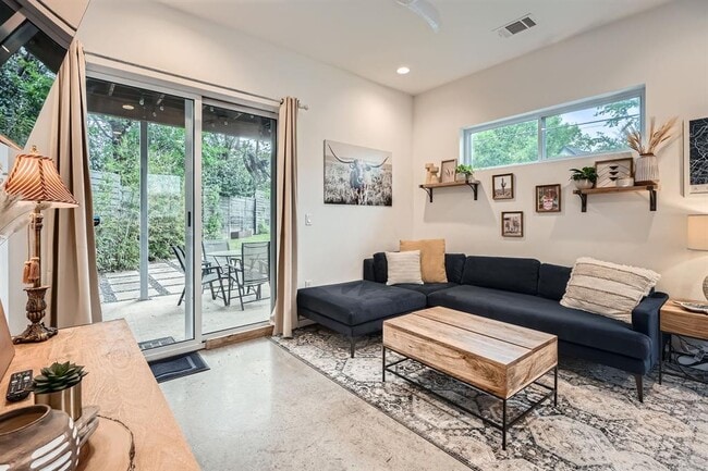 Photo - 2601 Francisco St