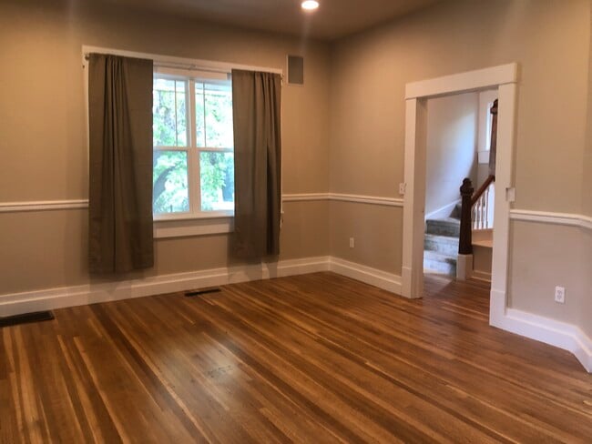 Photo - 635 NE Opal St