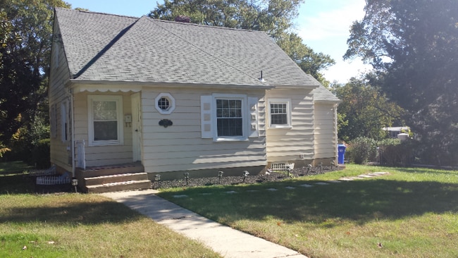 Building Photo - 4815 Delaware St Rental