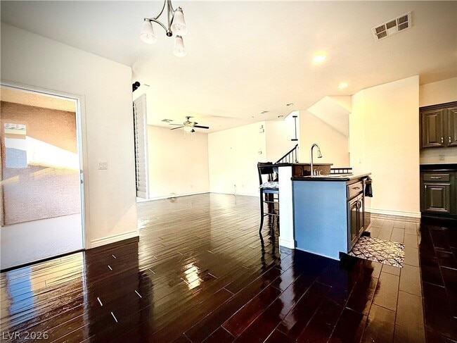 Photo - 1862 Hollywell St