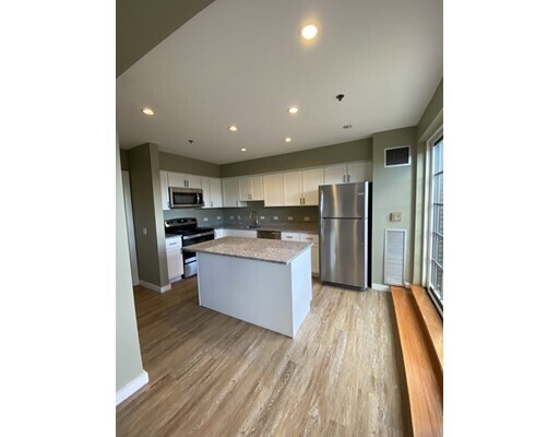Building Photo - 535 Commonwealth Ave Unit 5E Rental