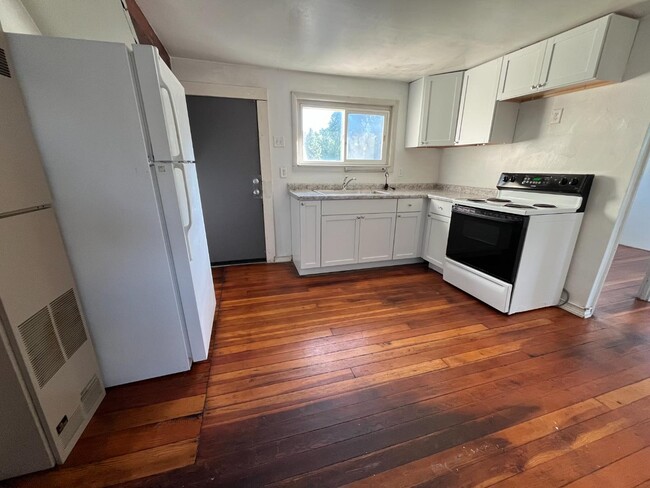 Building Photo - 304 N Wilson St