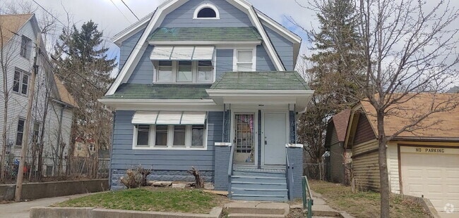 Building Photo - 616 W Chambers St Rental