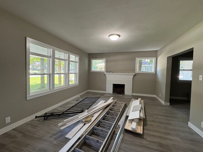 Photo - Charming 5 Bedroom off of South National Ave