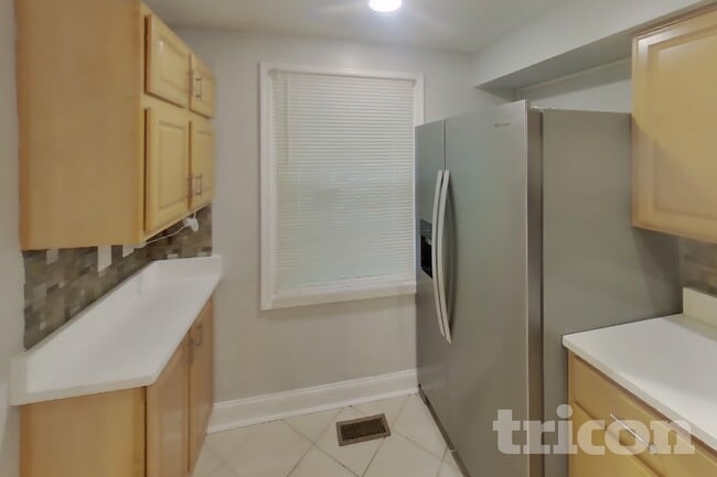 Photo - 3630 Saltwood Glen