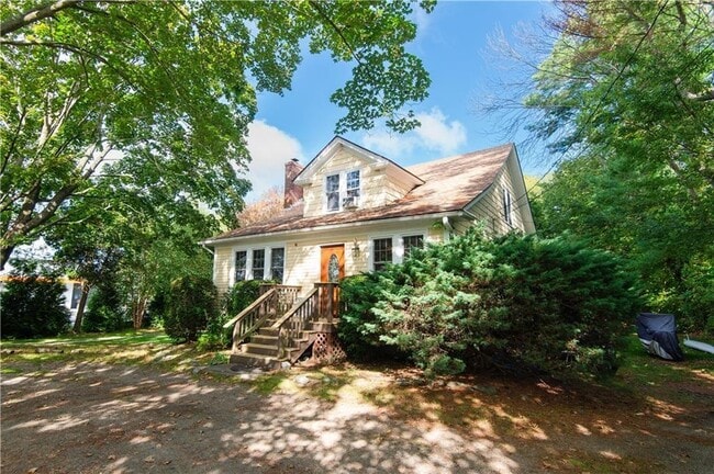 Photo - 556 E Main Rd