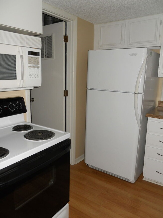 Photo - 1305 Westbrooke St