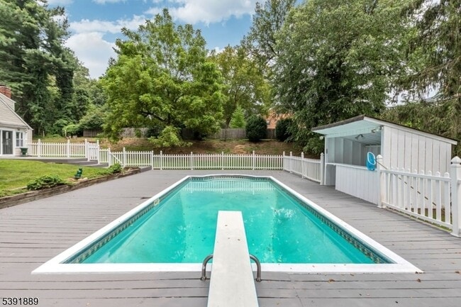 Photo - 10 Jensen Ct