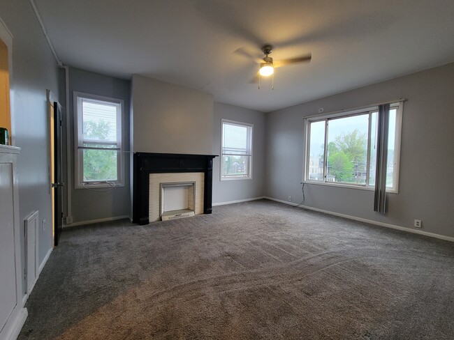 Building Photo - 1202 Highland Ave Unit 6