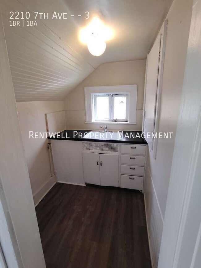 Building Photo - 2210 7th Ave Unit 3
