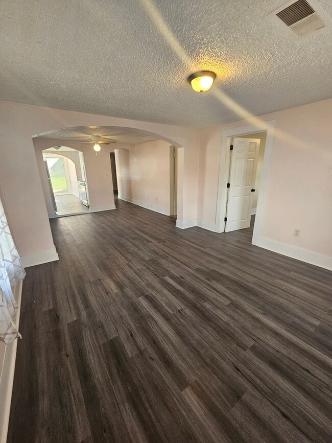 Photo - Newly Remodeled 2 Bedroom Home!