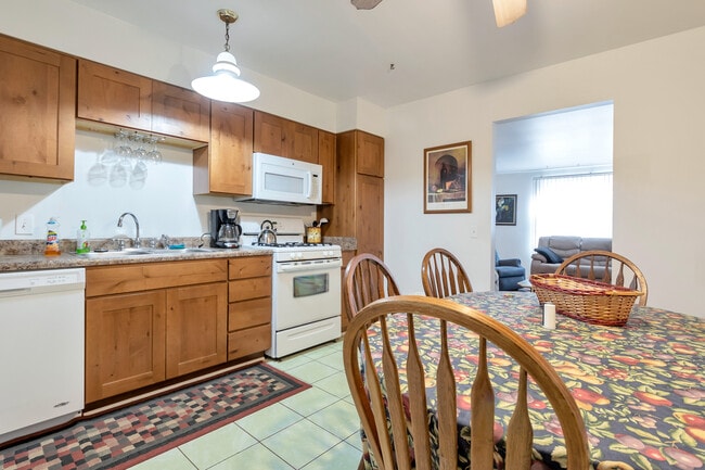 kitchen - 1693 E Fort Union Blvd