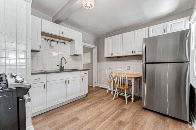 Building Photo - Super cute 1 BR 1 bath unit with front and... Rental