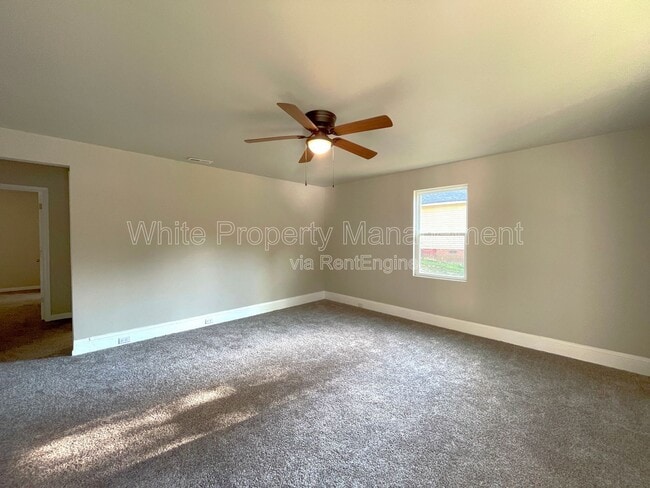 Photo - 706 Hillside St