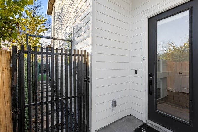 Photo - 907 Pollard St