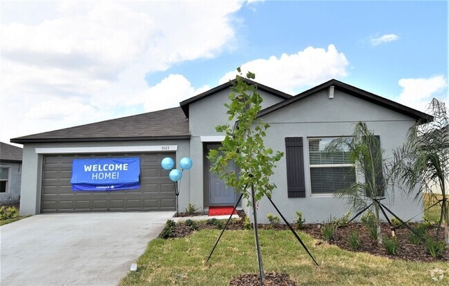Building Photo - Like New 4 Bedroom Home