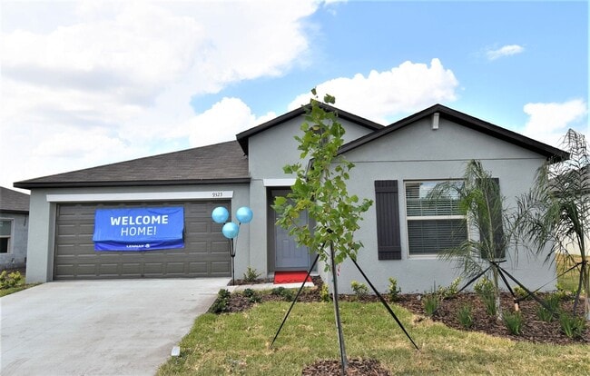 Building Photo - Like New 4 Bedroom Home