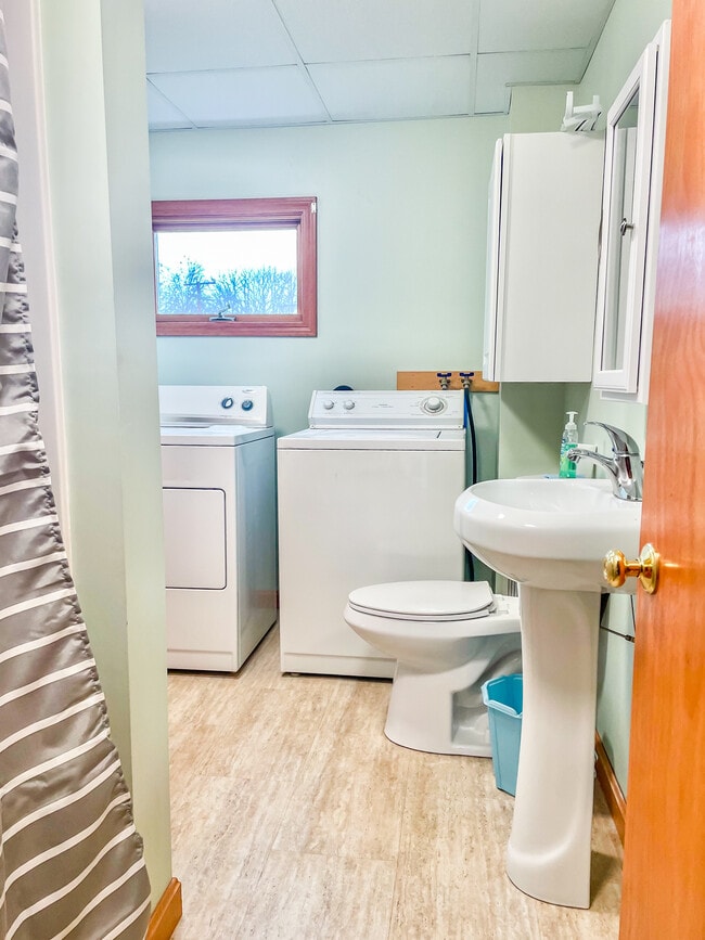 Photo - 1699 Main St