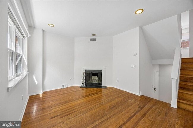 Photo - 517 S Randolph Ct