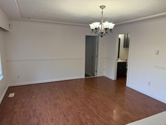 Photo - 14932-1490A 90a Ave