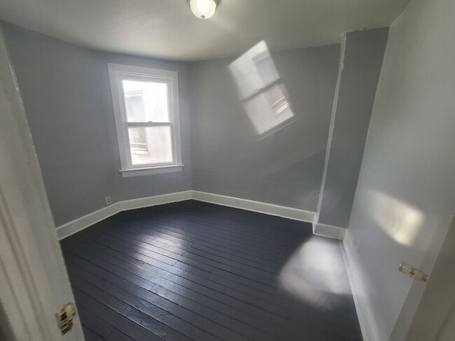 Photo - 742 W King St