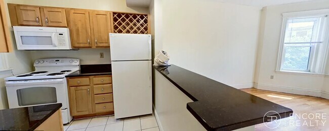 Building Photo - 109 Queensberry St Unit 9