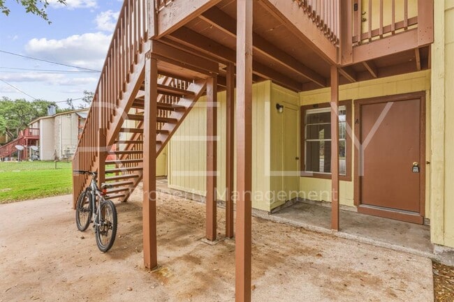 Photo - 302 Algerita Dr