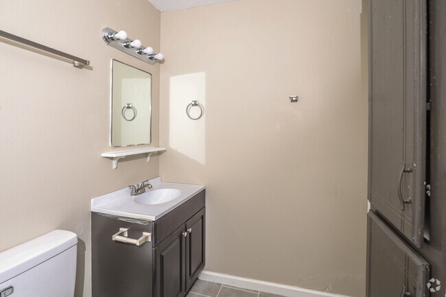 1BR, 1BA - 620SF - Bathroom