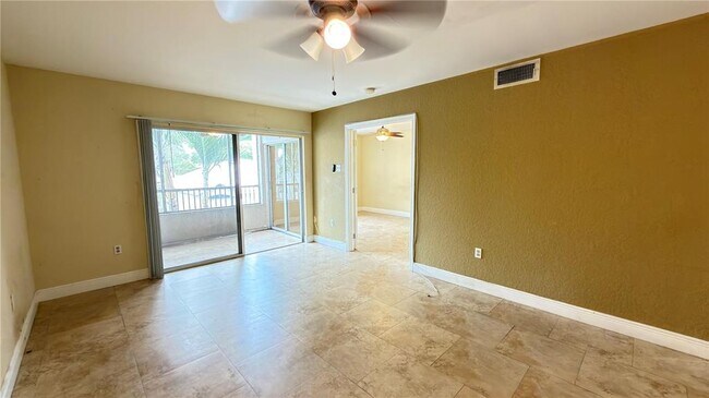 Photo - 2803 N Oakland Forest Dr Unidad 203