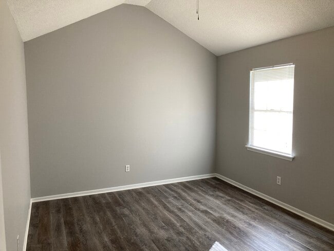 Photo - 2107 Highridge Dr