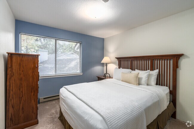 Bedroom - Timberlawn Apartments