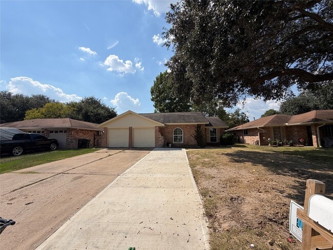 Building Photo - 10215 Hannon Dr
