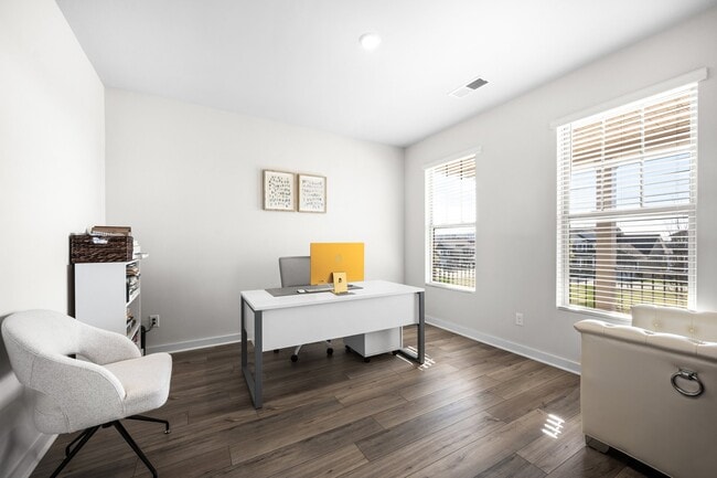 Photo - 643 Snapdragon Ln