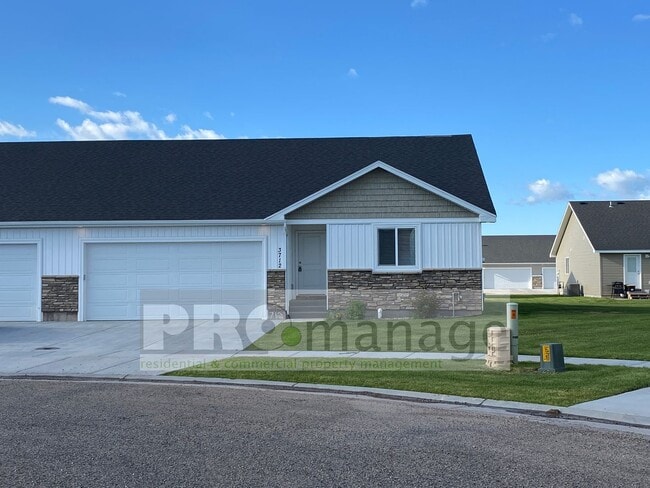 Building Photo - Brand New 3 Bed / 2 Bath Townhouse with 2-...