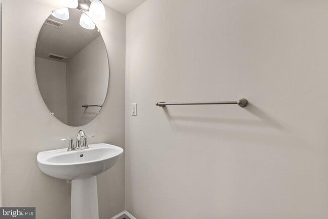 Photo - 5345 Tweeddale Pl