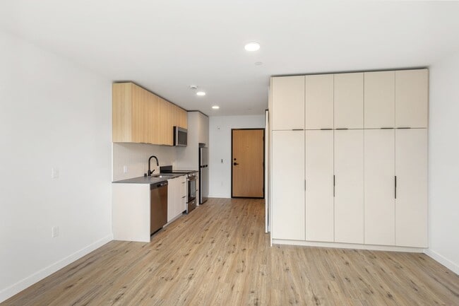 Photo - CHRONICLE: Stylish Wallingford Studios with Full Appliance Package & Premium Amenities