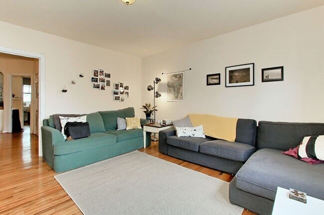 Photo - 1507 Isherwood St NE Unit 2