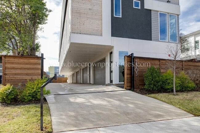 Photo - 2203 Moser Ave