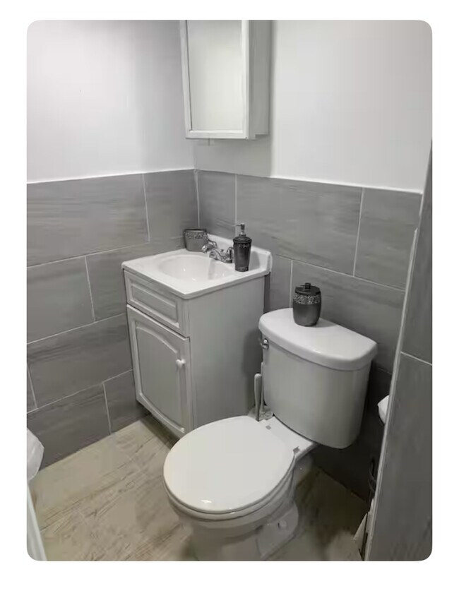 445 Fern Pl Unit Bsmt