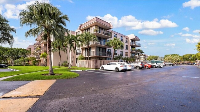 Building Photo - 13000 SW 92nd Ave Unit B407