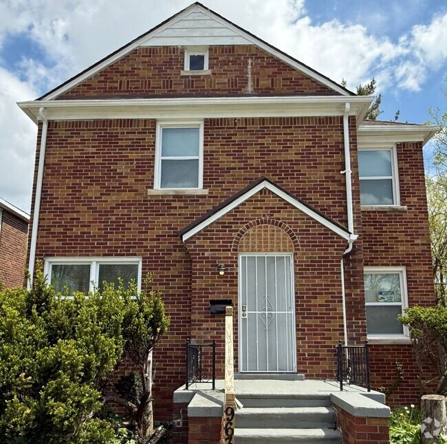 Building Photo - Renovated 3-Bedroom Home – We Welcome Sect...