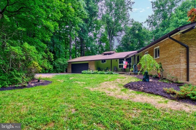 Building Photo - 5475 Green Bridge Rd Rental