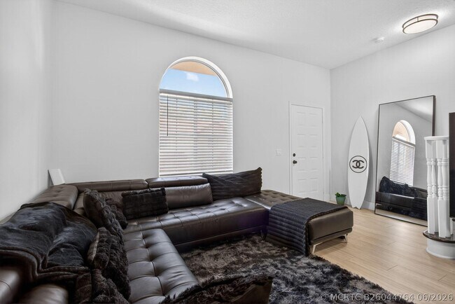 Photo - 2457 NE 14th St