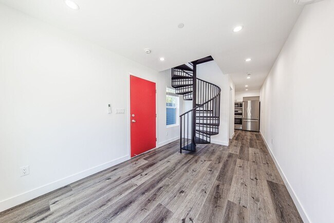 3015 Alsace Ave Unit # 2