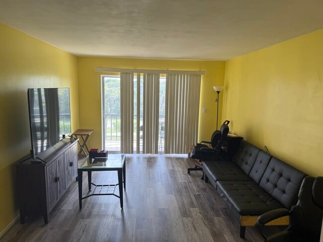 Photo - 460 NW 20th St Unit 214